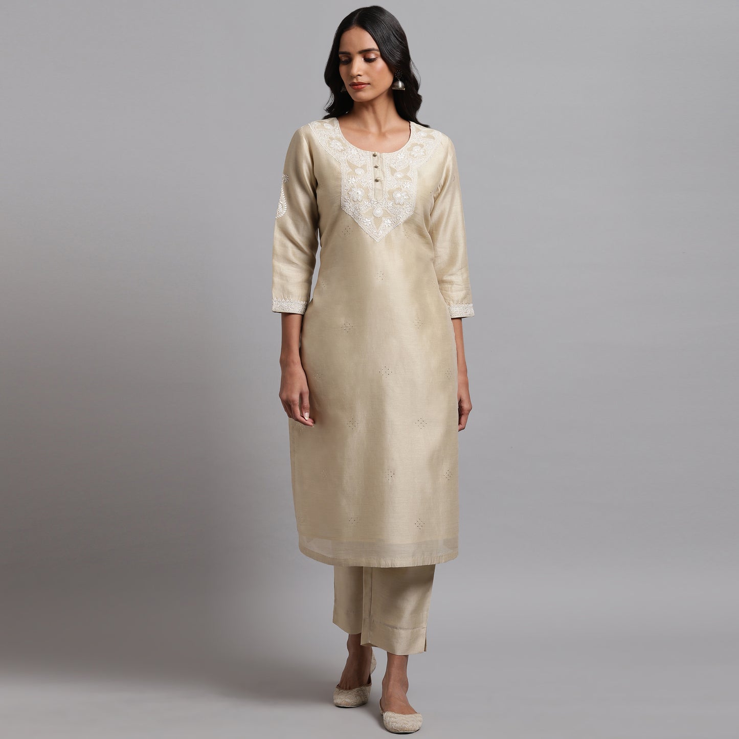 Chikankari Jaali Ke Phal Neckline Kurta