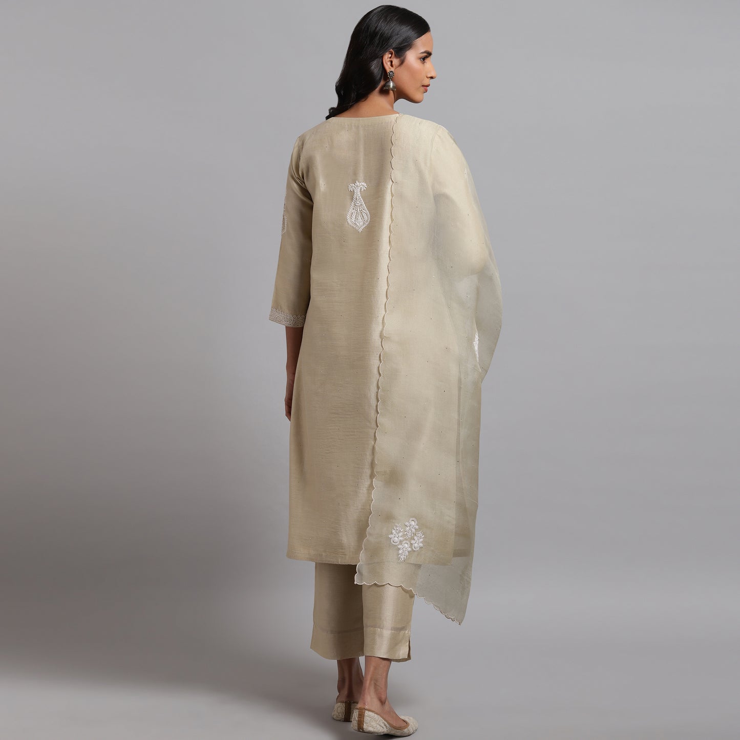 Chikankari Jaali Ke Phal Neckline Kurta