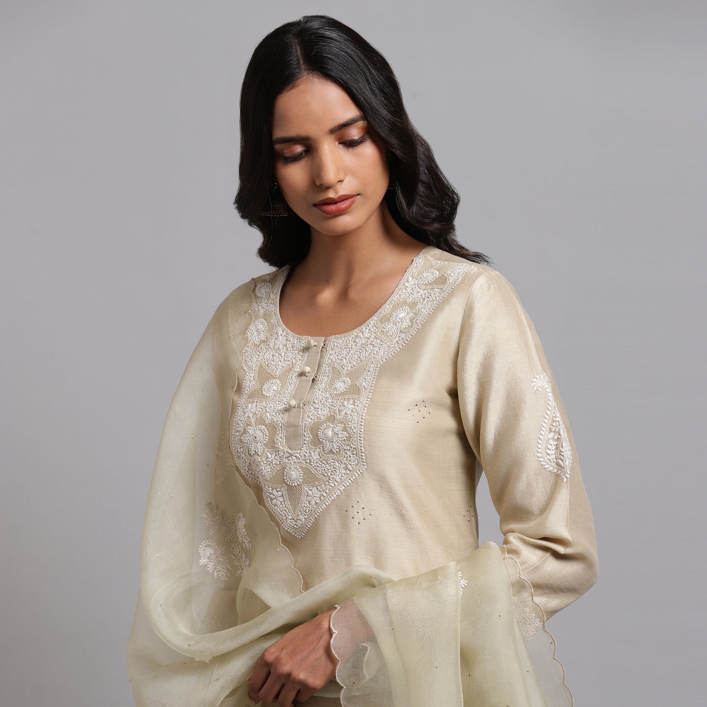 Chikankari Jaali Ke Phal Neckline Kurta
