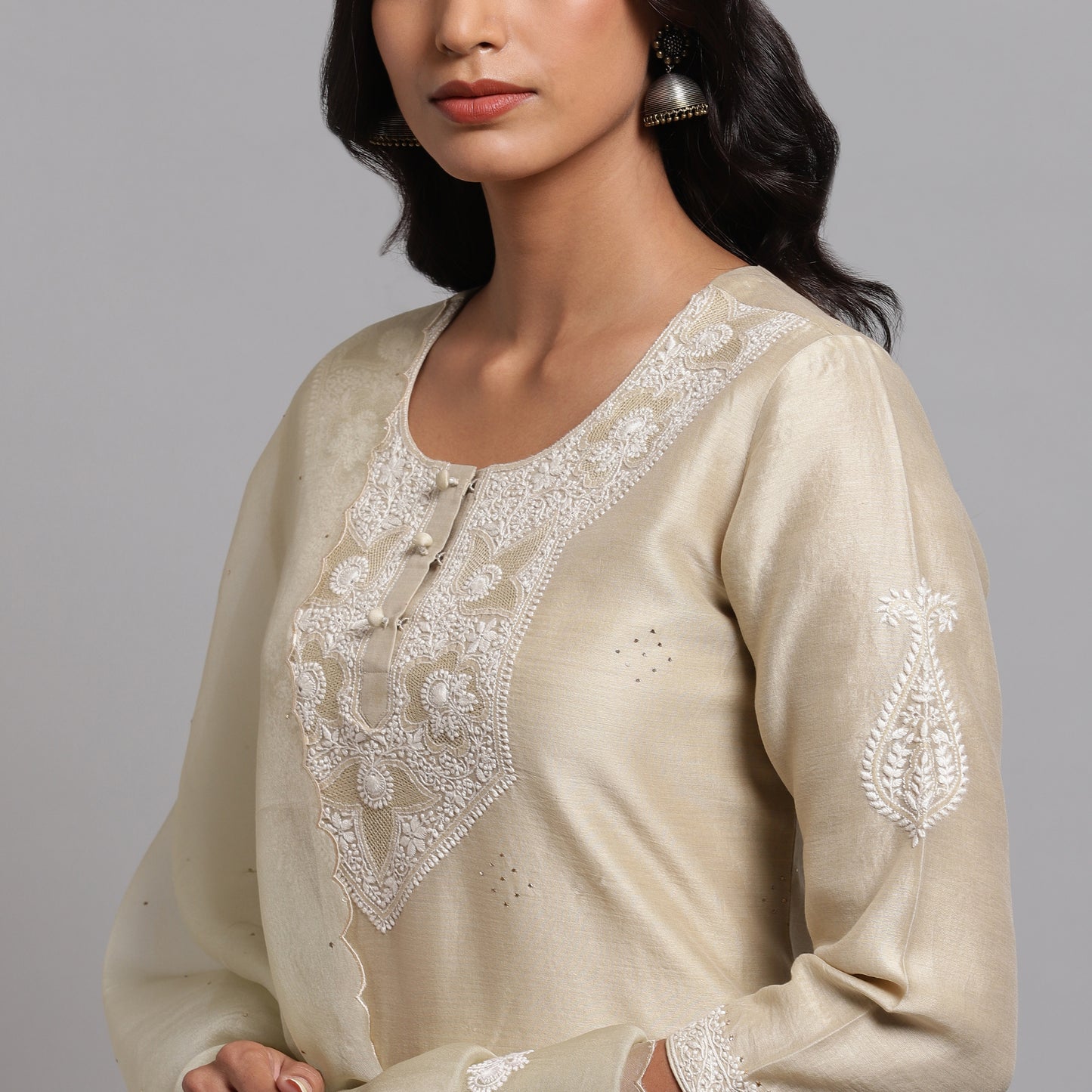 Chikankari Jaali Ke Phal Neckline Kurta