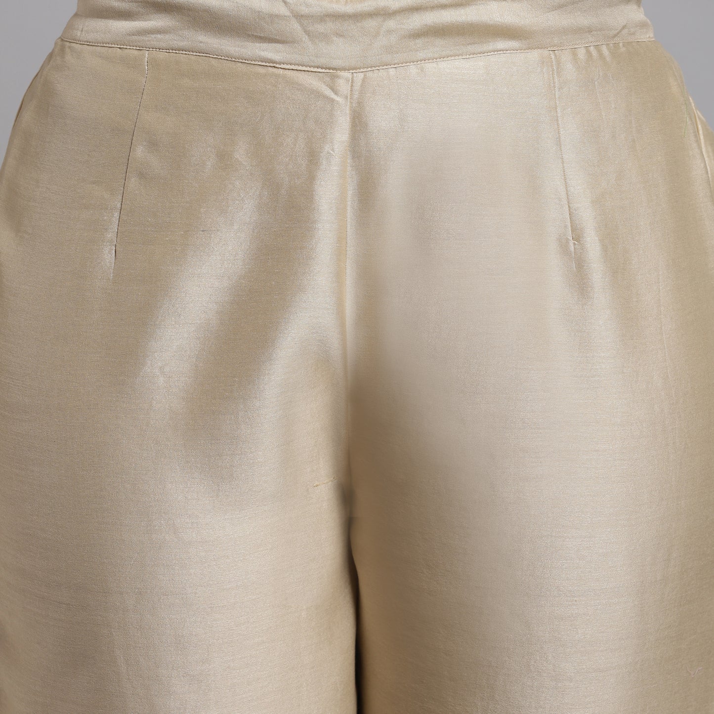 Chikankari Jaali Ke Phal Neckline Kurta