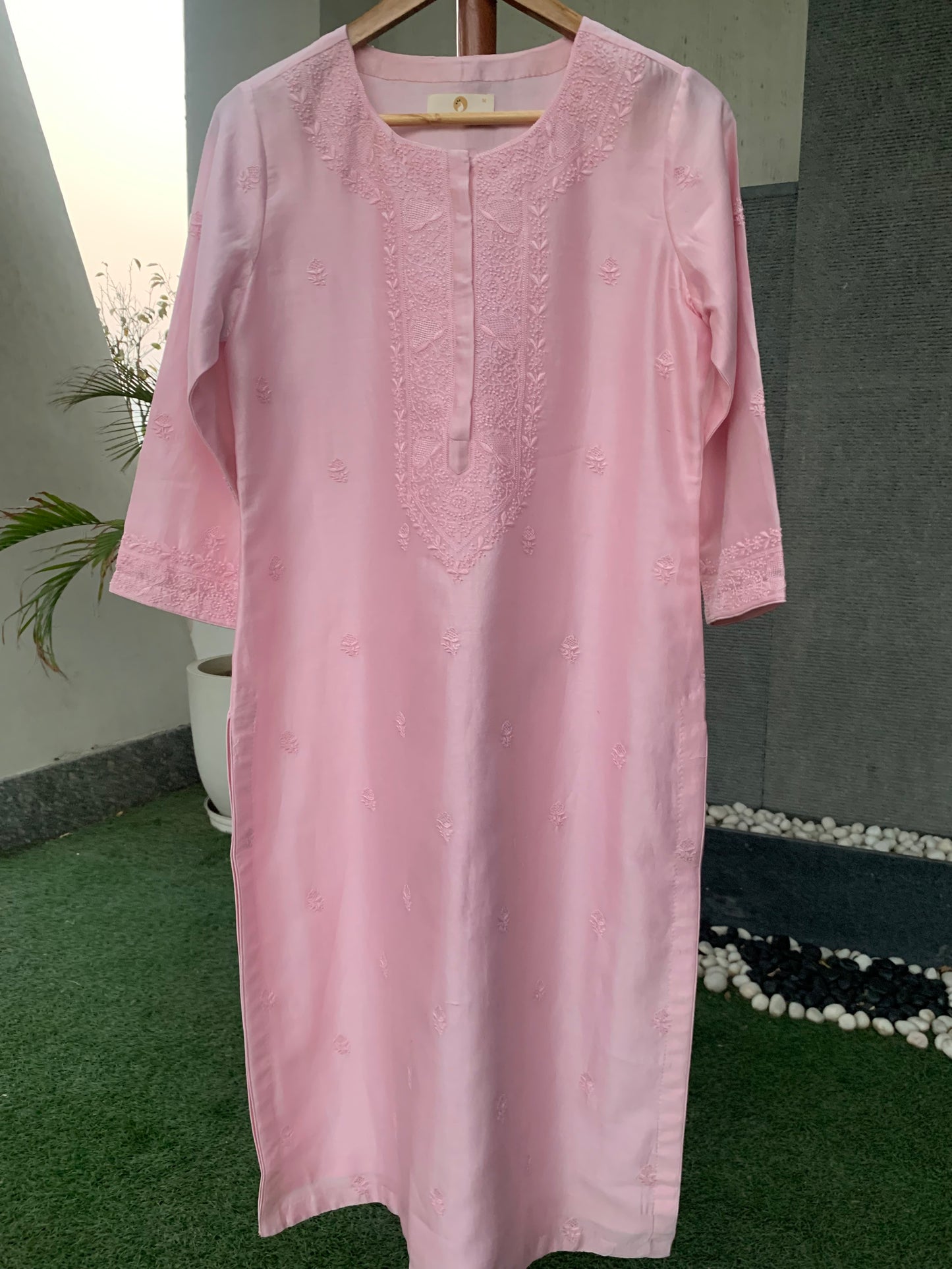 Chikankari Jaali Bootis And Neckline Kurta
