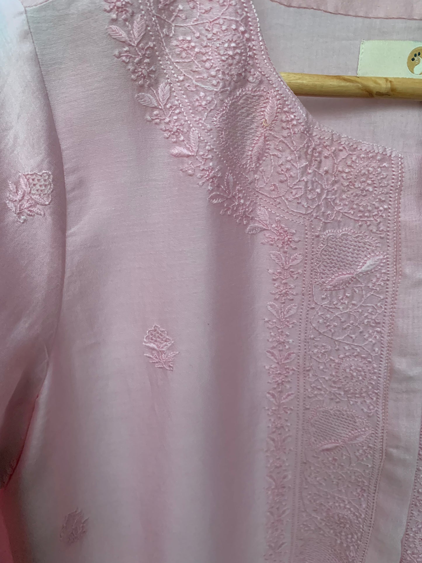 Chikankari Jaali Bootis And Neckline Kurta