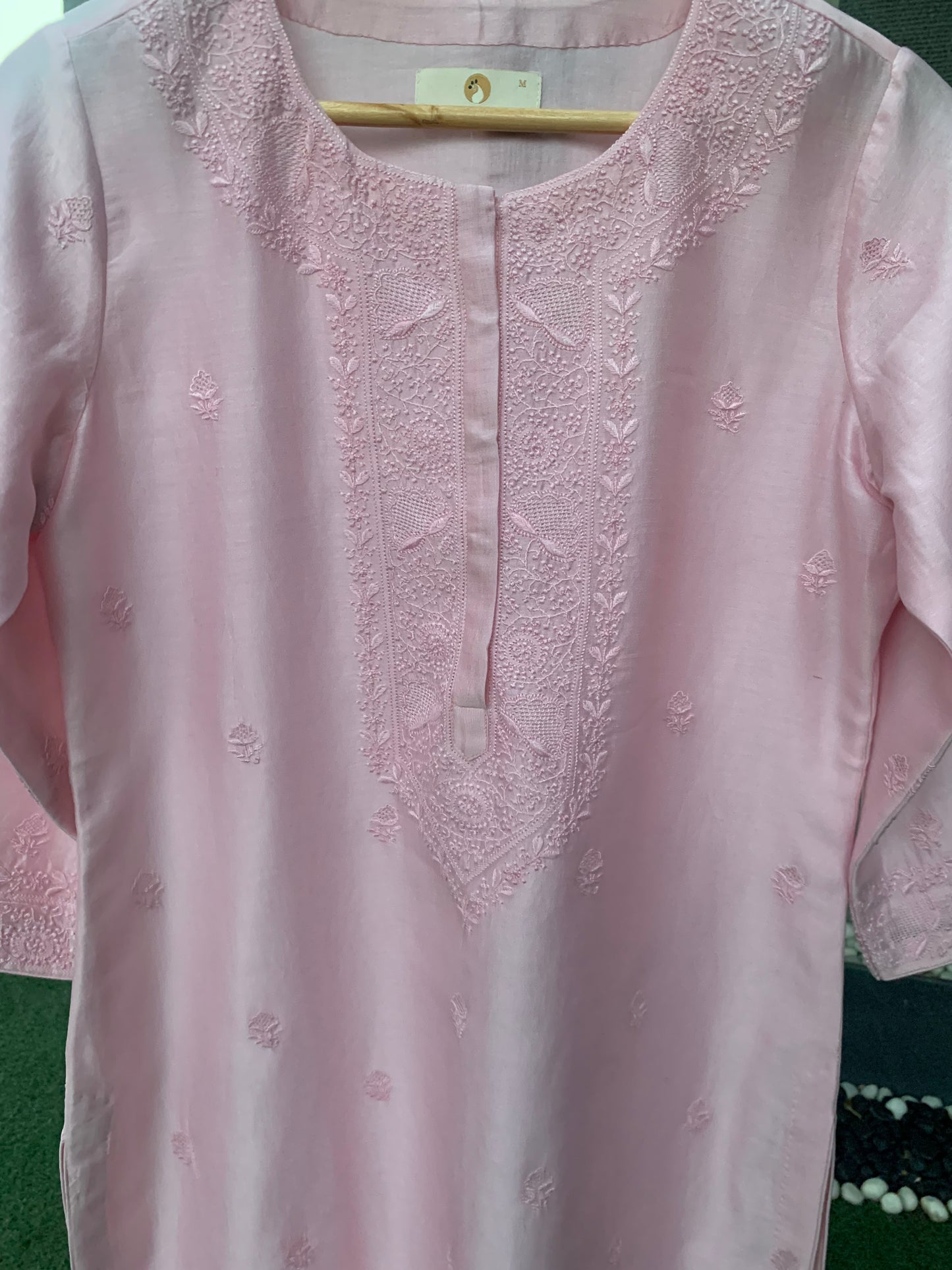 Chikankari Jaali Bootis And Neckline Kurta