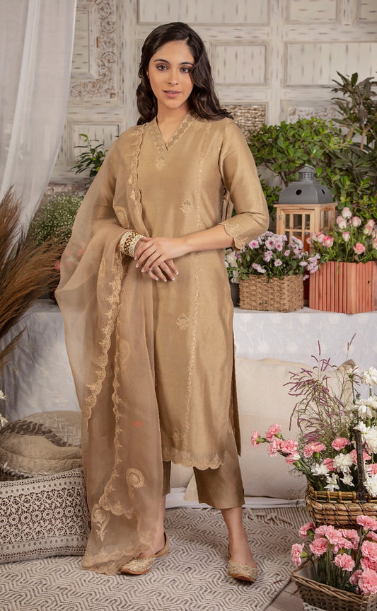 Chikankari And Mukaish Scallops Kurta